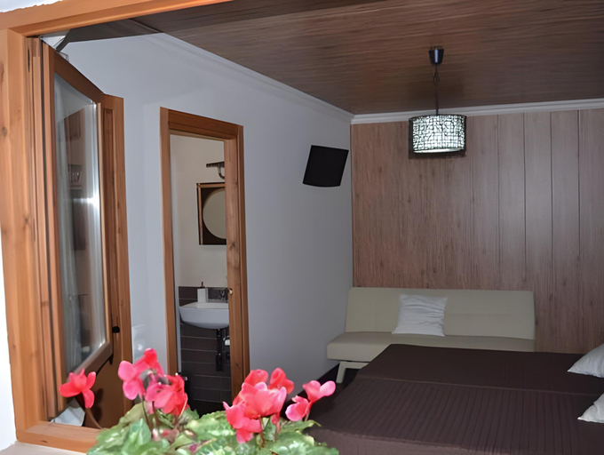 Bedroom 2, Hostal Restaurante de Montana Pous de la neu, Tarragona