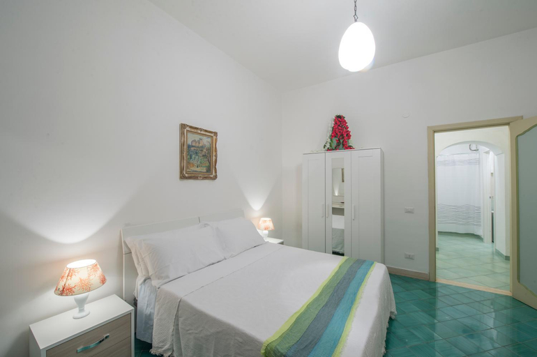 Bedroom 2, Giovanni's House, Salerno