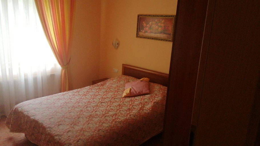 Others 3, Hotel Yavir, Nadvirnians'kyi