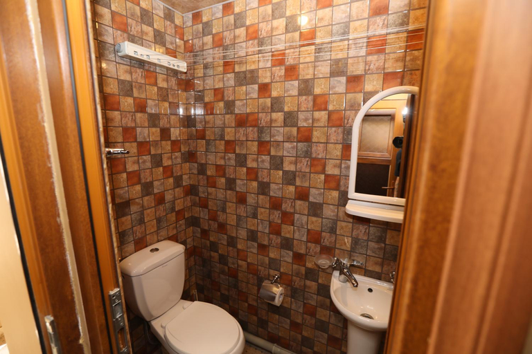 Bathroom 3, Popock Baghramyan, Yerevan