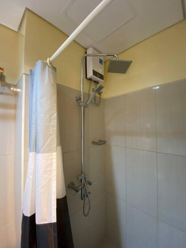Bathroom 5, FilNaija at Shell Residences, Pasay City