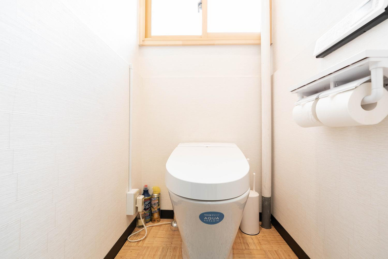 Bathroom 5, Tsuruhashi Myotaku, Osaka