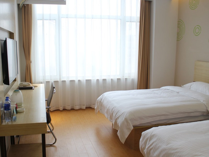 Bedroom 5, GreenTree Inn Dalian North Railway Station Express Hotel, Dalian
