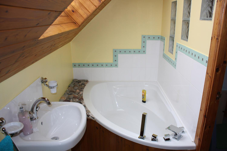 Bathroom 3, Beechwood B+B, Highland