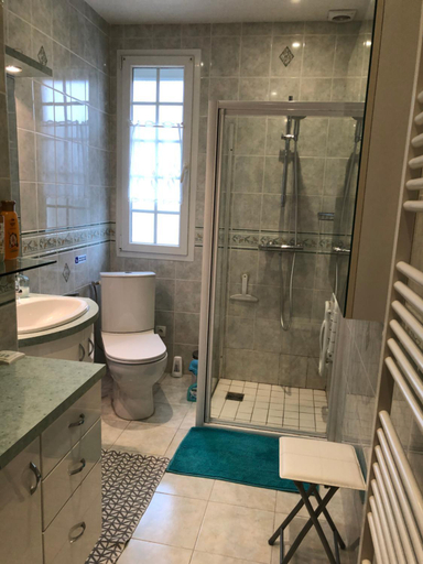 Bathroom 3, Chez Annie, Maine-et-Loire