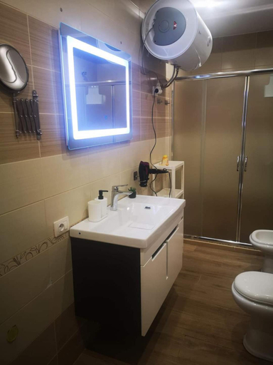 Bathroom 3, Riviera Deluxe Apartments, Vlorës