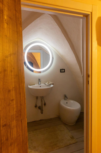 Bathroom 2, Il Salento di Socrate e Socrata, Lecce