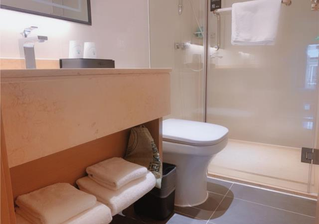 Bathroom 4, City Comfort Innホテル(センセンター), Shenzhen