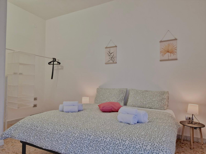 Others 3, Guest House Service Modugno - ZONA INDUSTRIALE, Bari