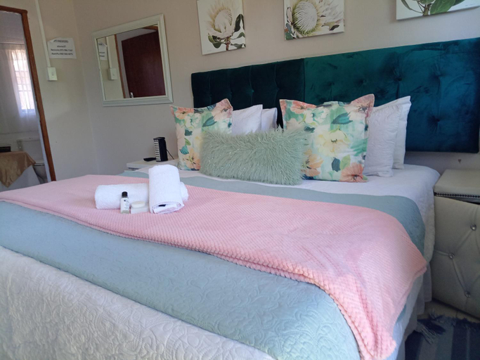 Bedroom 2, Adante Lodge 27 Mlonyeni, O.R.Tambo