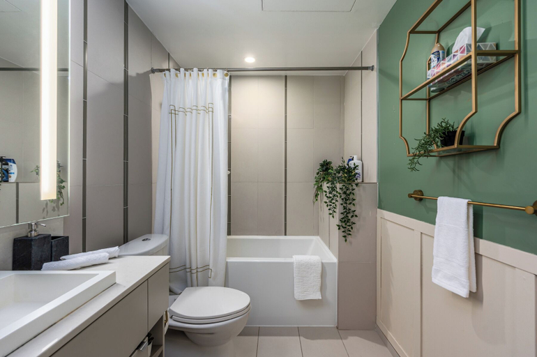 Bathroom 3, RS Suites - Fashion District, Toronto