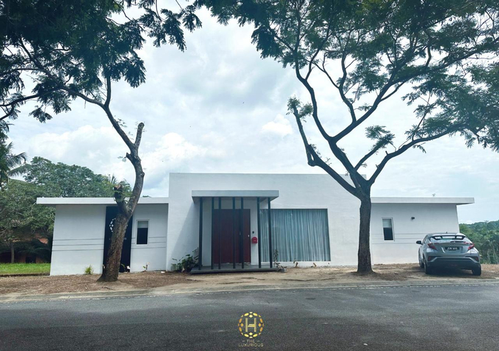 The Luxurious 245, A Famosa Melaka, Alor Gajah