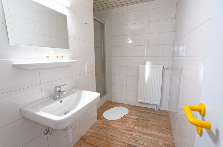Bathroom 4, Jugend- und Familiengastehaus Klagenfurt, Klagenfurt