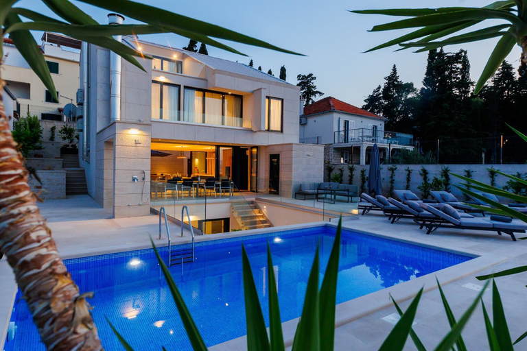 Sport & Beauty 4, Luxury Apartment In The Old Palace, Sutivan