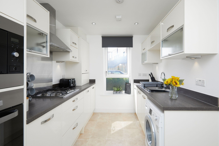 Others 5, 3 Bedroom Large House - Train Station, Derby