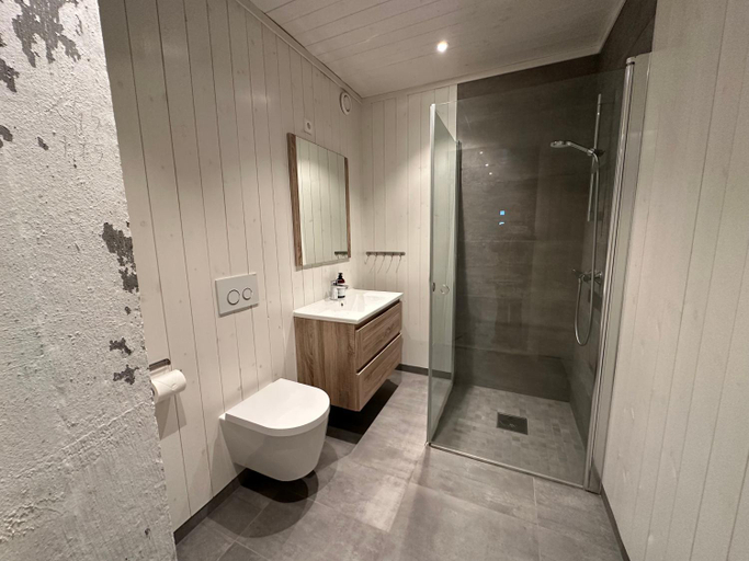 Bathroom 2, Lofoten Panorama, Vestvågøy