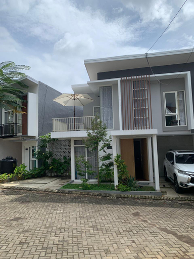 Villa Prins at Parama Panderman Hill, Malang