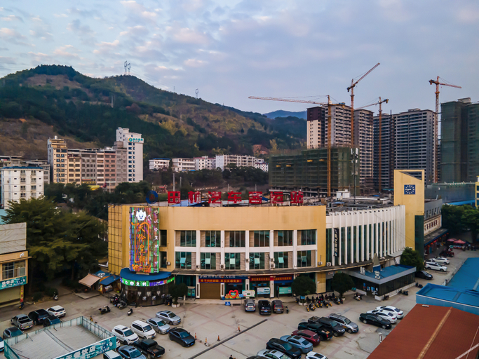 Exterior & Views