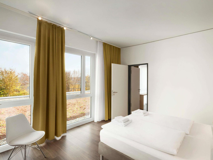 Bedroom 4, Super 8 by Wyndham Munich City North, München