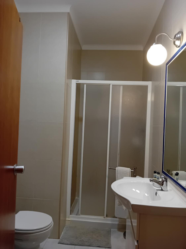 Bathroom 3, Reguengos Hotel, Reguengos de Monsaraz