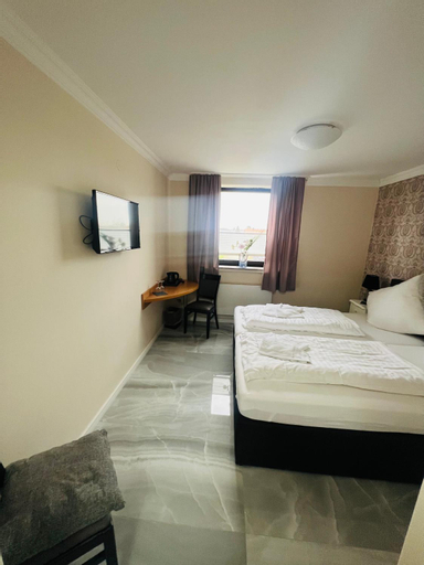 Bedroom 13