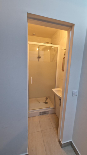 Bathroom 5, Le 23, Hauts-de-Seine