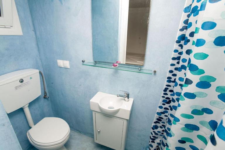 Bathroom 4, kyma studios, South Aegean