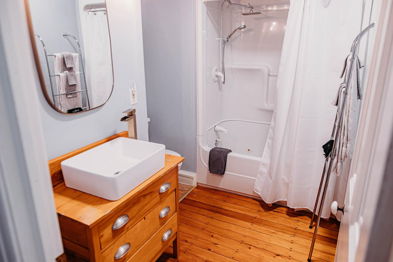Bathroom 3, The Montague Rose Inn & Cafe, Charlotte
