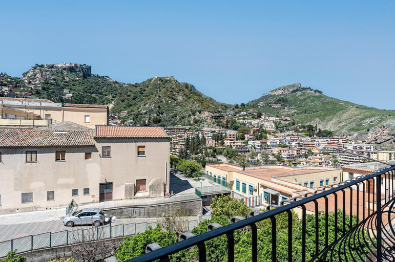 Others 5, GuestHost - A Look of Taormina Apartments - a Few Steps from the Center, Messina