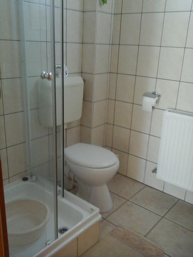 Others 2, Petrovics Apartmanhaz 1, Csepreg