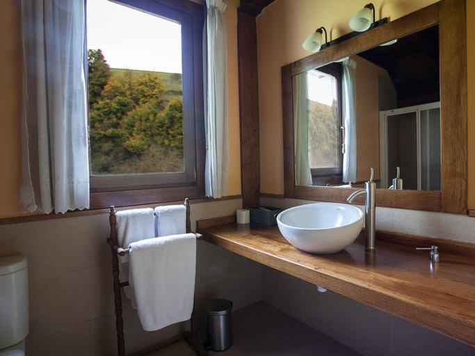 Bathroom, Hotel Rural Irati selva de Irati, Navarra