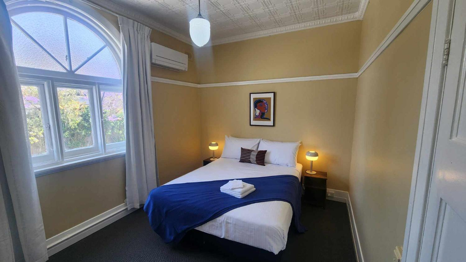 Bedroom 2, Lambton Park Hotel, Newcastle - Throsby