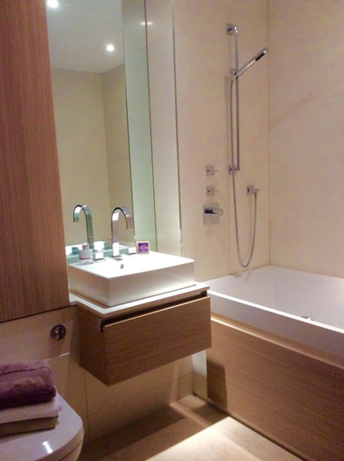 Bathroom 3, Gunwharf Quays Apartments, Portsmouth