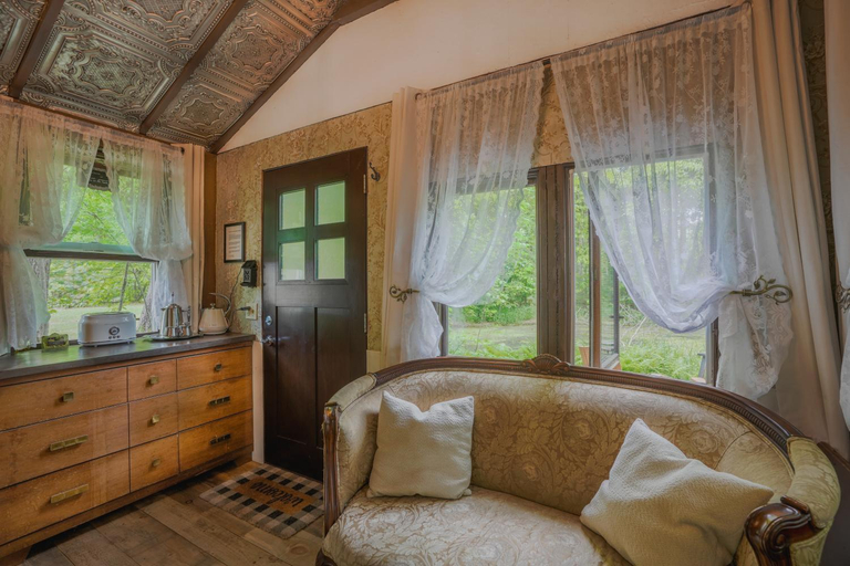 Others 4, Vintage Wild West Tiny Hotel in the Woods!, Pine