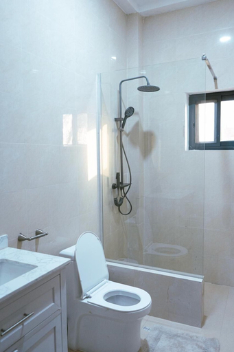 Bathroom 3, Ocean Breeze Luxury Apartments, Kombo Saint Mary