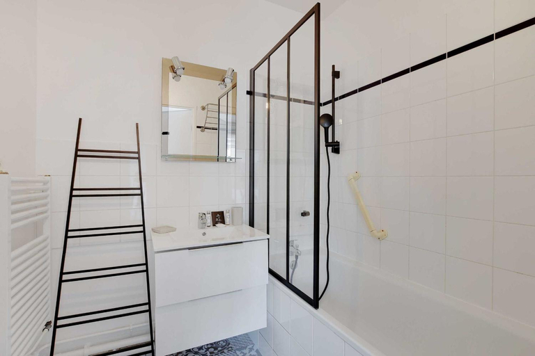 Shower, Cosy apartment balcony -1BR4P- Levallois-Perret, Hauts-de-Seine