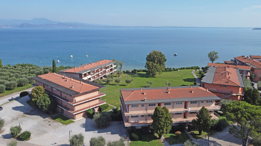 Exterior & Views 2, Specchio sul Lago, Brescia