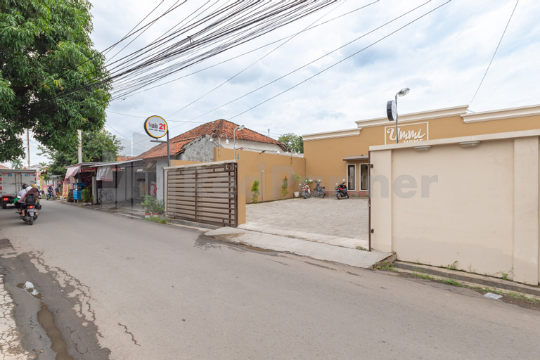 Exterior & Views 2, Ummi Home Syariah Mitra RedDoorz, Tegal