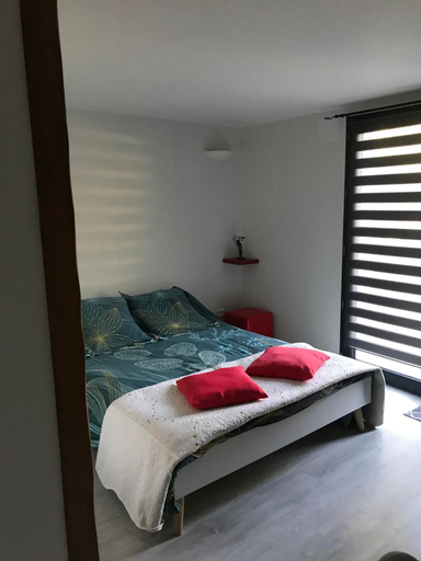 Bedroom, Chambre independante privee avec salle de bain, Cher