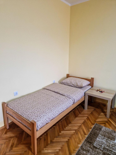 Others 4, Prenociste Mali Raj, Valjevo