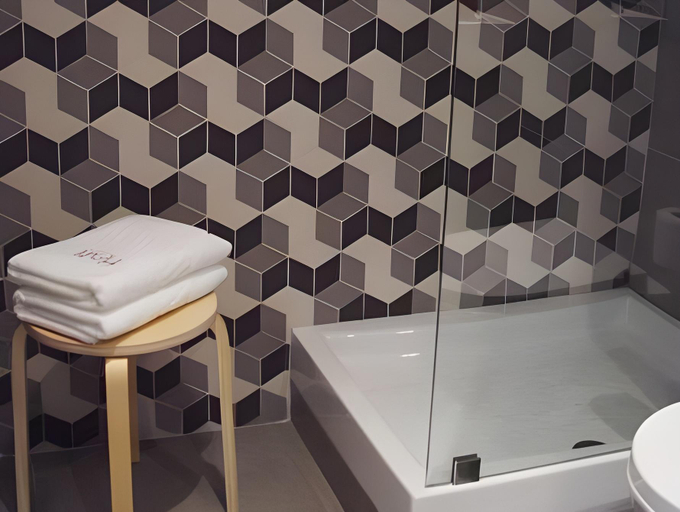 Bathroom 4, Hall Chiado, Lisbon