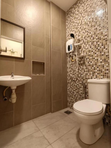 Bathroom, Lea Guest House & Cafe, Port Dickson