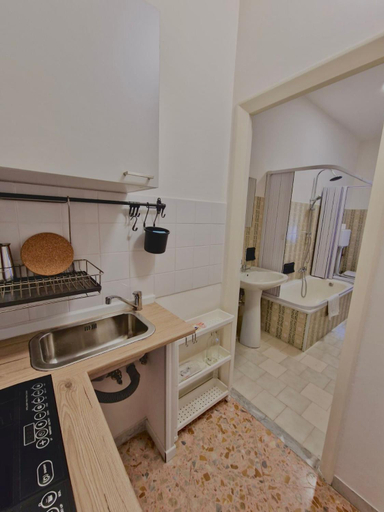 Others 2, Guest House Service Modugno - ZONA INDUSTRIALE, Bari