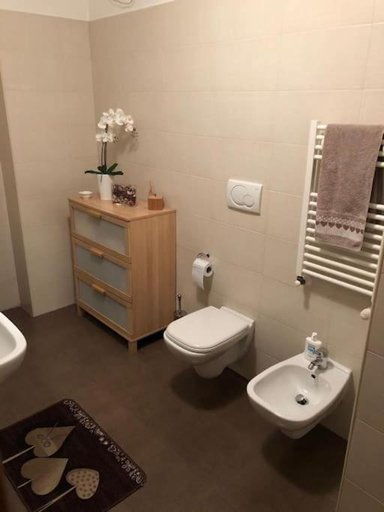 Bathroom, Joy Apartment, Bari