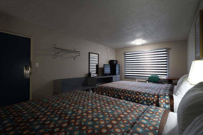Bedroom 2, Economy Inn, Saint Johns