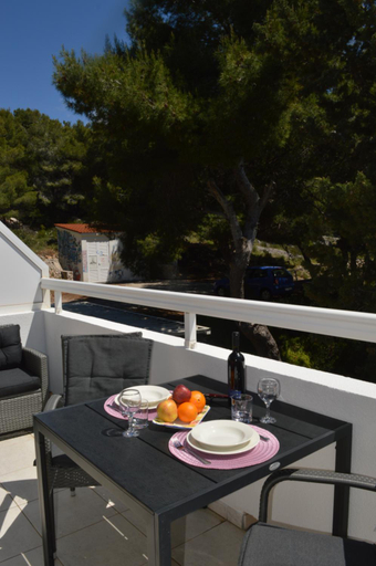 Others 4, Villa Kristonia, Hvar