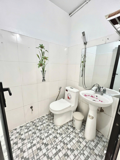 Bathroom 4, Noibai Sunflower Hotel, Sóc Sơn