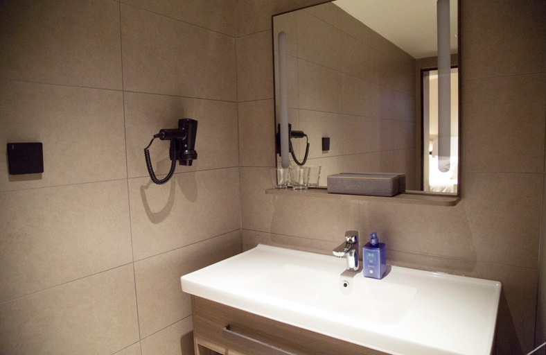 Bathroom 3, Hanting Hotel Chifeng Hexigten Banner Jingperng, Chifeng