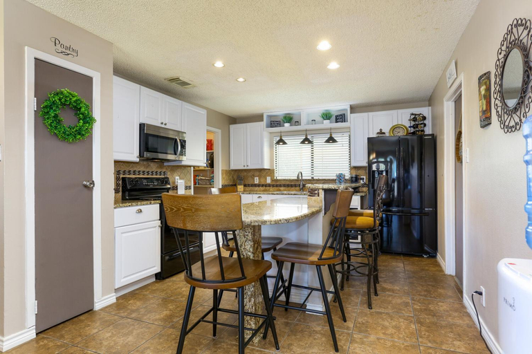 Others 2, Home near Sea World & Lackland, Bexar
