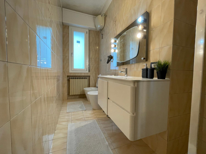 Others 3, Eva Capital Guest House, Modena